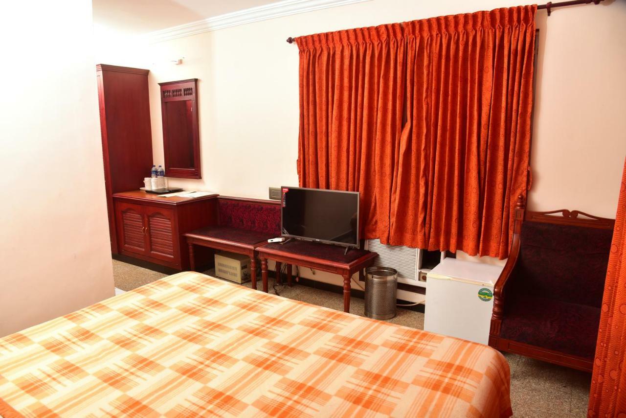 Hotel Kairali Towers Palakkad Exteriör bild