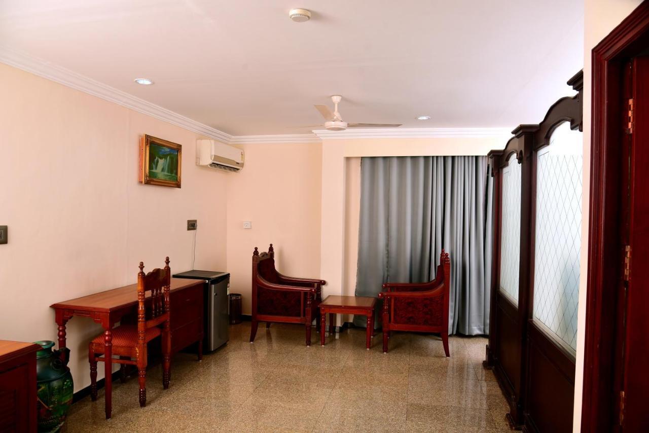 Hotel Kairali Towers Palakkad Exteriör bild