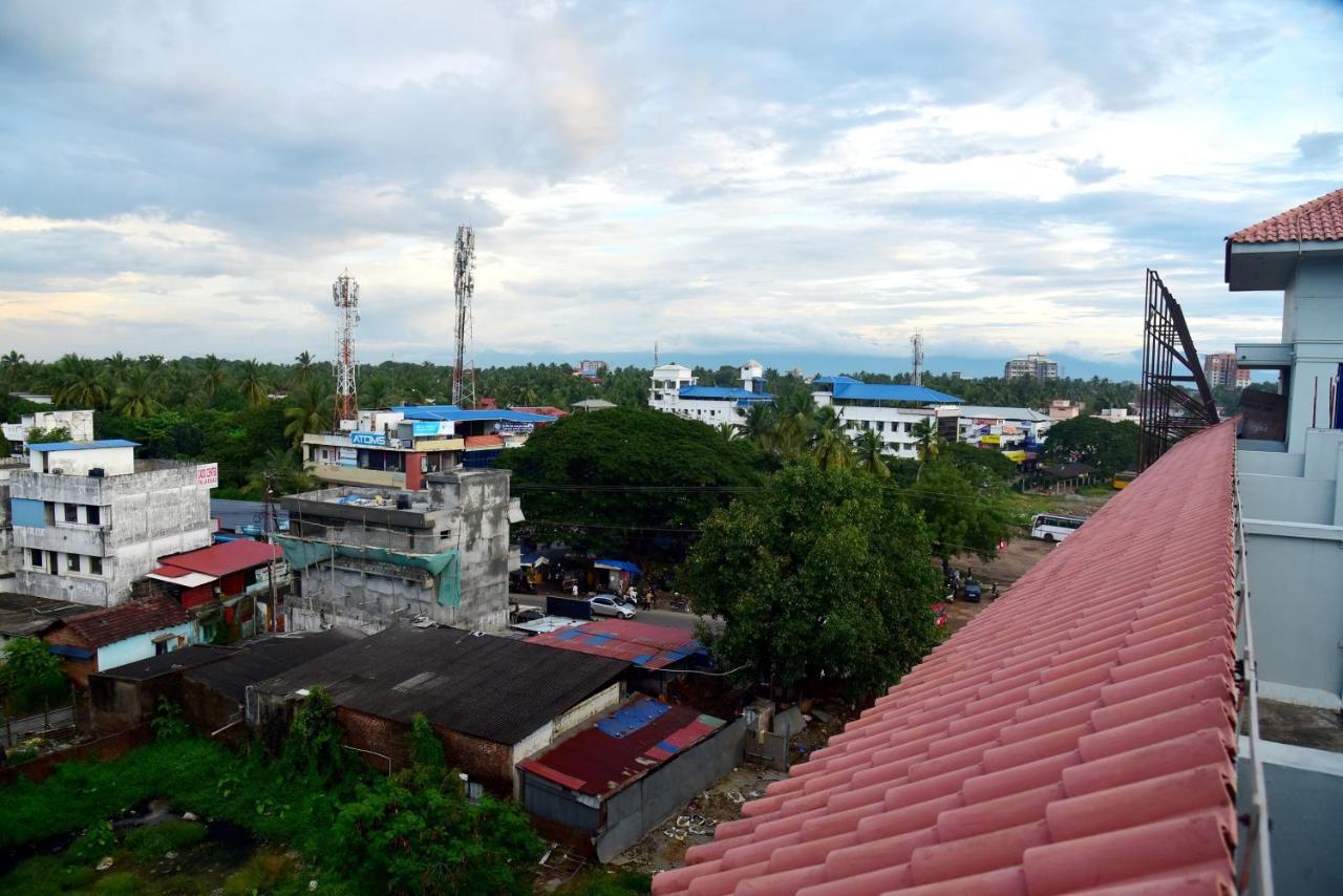 Hotel Kairali Towers Palakkad Exteriör bild