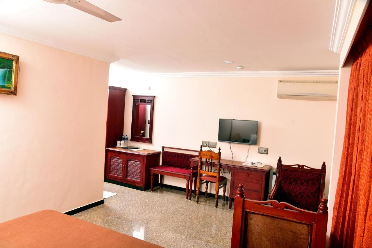 Hotel Kairali Towers Palakkad Exteriör bild
